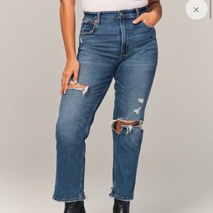 NWT Abercrombie Ultra High Rise Ankle Straight Jean Medium Destroyer Size 32